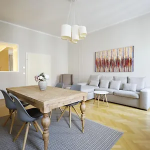 https://heymi-apartments-karlsplatz.vienna-besthotels.com